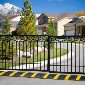 2 PCs 72'' Rubber Speed Bump 2 Channel 22000lbs Load Heavy Duty Speed Hump